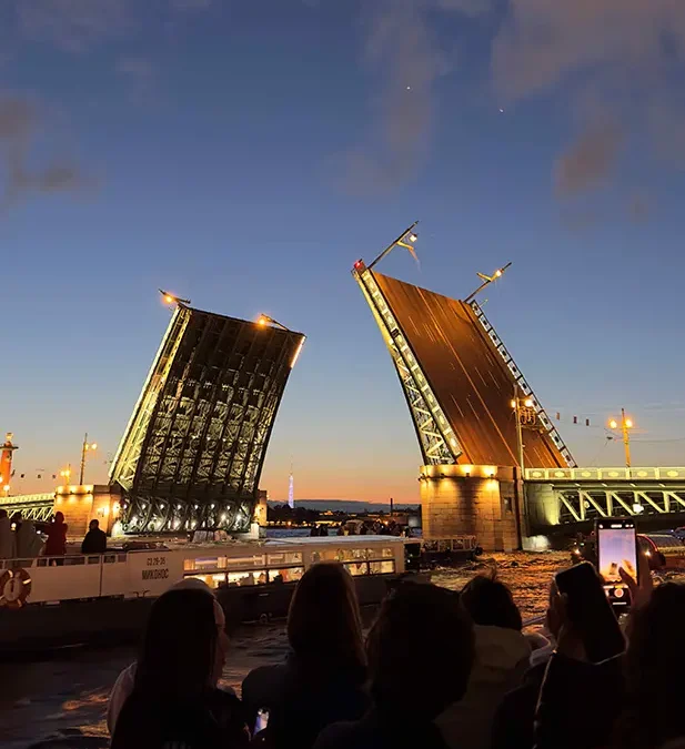 ВЫХОДНЫЕ В НЕСРАВНЕННОМ САНКТ-ПЕТЕРБУРГЕ