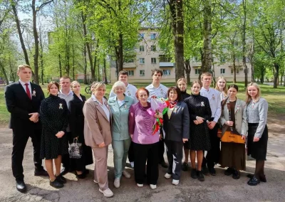 В преддверии одного из самых значимых праздников нашей страны – Дня Победы, работники Треста 16 и профсоюза с особым трепетом посетили наших дорогих ветеранов Великой Отечественной войны, бывших узников фашистских концлагерей на дому. Эти встречи стали не просто данью уважения, но и возможностью выразить нашу искреннюю благодарность за мирное небо над головой, за подвиг, который невозможно переоценить. В эти дни мы вновь и вновь вспоминаем о героизме и самоотверженности тех, кто сражался за наше будущее. Мы услышали от ветеранов слова, полные мудрости и жизнелюбия. Их активная жизненная позиция, неиссякаемый оптимизм и вера в светлое будущее поражают и вдохновляют. Несмотря на пережитые трудности, они остаются примером стойкости и силы духа. Ветераны передают всем участникам и причастным к Дню Победы свои самые теплые поздравления. Как отметила председатель профкома Степерева Т.И., "День Победы – это один из самых главных праздников. Наше поколение помнит и знает этот день, и мы всегда будем чтить подвиг наших героев". Мы гордимся тем, что можем быть рядом с нашими ветеранами, и обещаем сохранить память об их великом подвиге для будущих поколений.